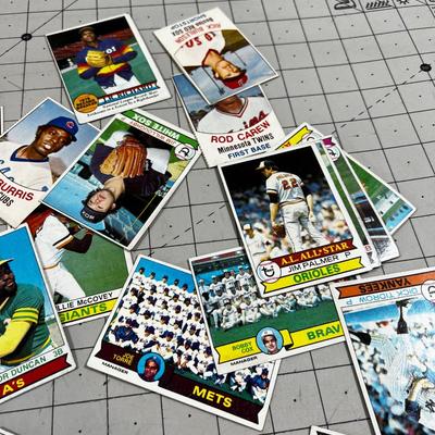 Bunch of 1979 Baseball Cards 