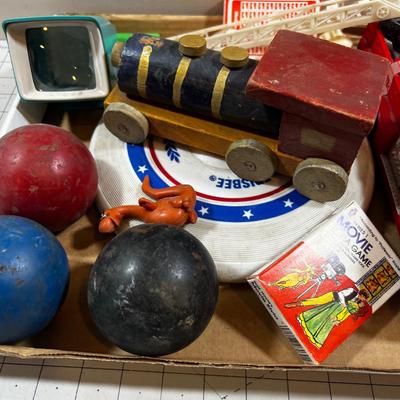 Vintage Toy Lot: Bocce Ball, Wood Train, Frisbee etc.