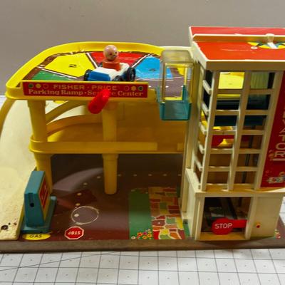 Darling - Little People Garage with 1 can and 1 people