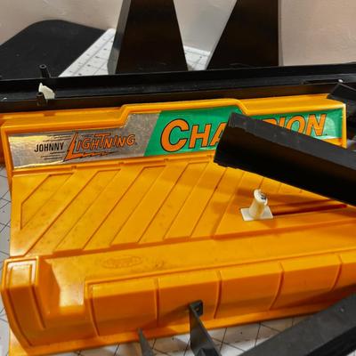 Johnny Lightening Speed Race Set 