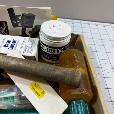 Tray of Miscellaneous GUN Loading and Cleaning Items