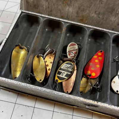 UMCO Tackle Box with fishing Lures 