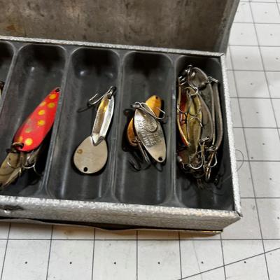 UMCO Tackle Box with fishing Lures 