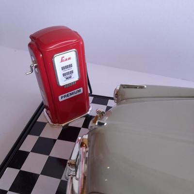 Hudson Hornet Die Cast Model Battery operated "in the spotlight" in Covered Display case.