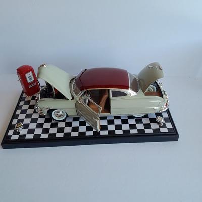 Hudson Hornet Die Cast Model Battery operated "in the spotlight" in Covered Display case.