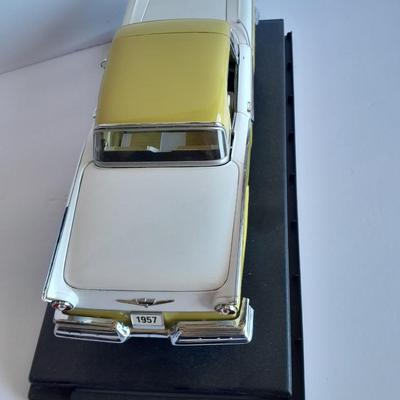 Sun star Ford Fairlane Convertible Die Cast model