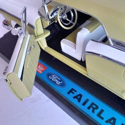 Sun star Ford Fairlane Convertible Die Cast model