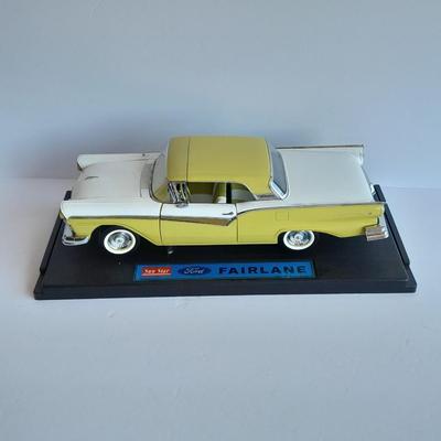 Sun star Ford Fairlane Convertible Die Cast model