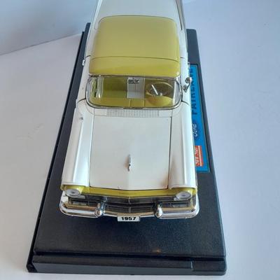 Sun star Ford Fairlane Convertible Die Cast model