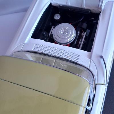 Sun star Ford Fairlane Convertible Die Cast model