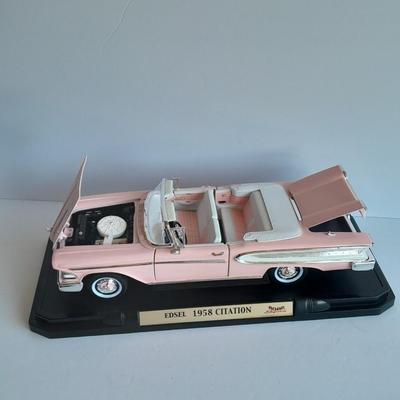 Edsel 1958 Citation convertible Road Signature Die Cast Model car