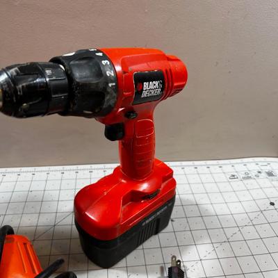 2 Cordless Drills and a Heat Gun 
