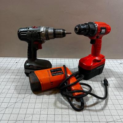 2 Cordless Drills and a Heat Gun 