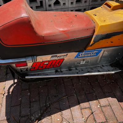 Snowmobile 1985 Blizzard 9500