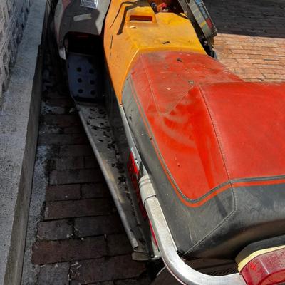 Snowmobile 1985 Blizzard 9500