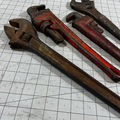 Crescent Wrench and Pipe Wrench (4)