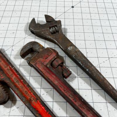 Crescent Wrench and Pipe Wrench (4)
