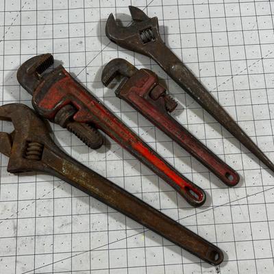 Crescent Wrench and Pipe Wrench (4)