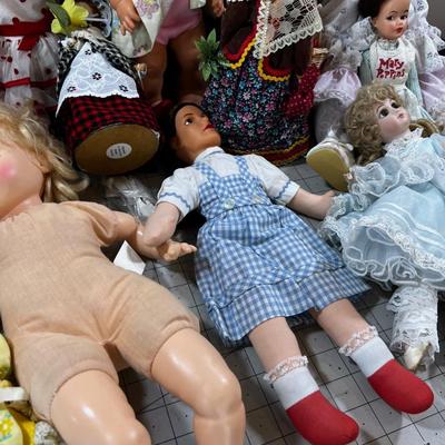 Large Pile of Loose Dolls 