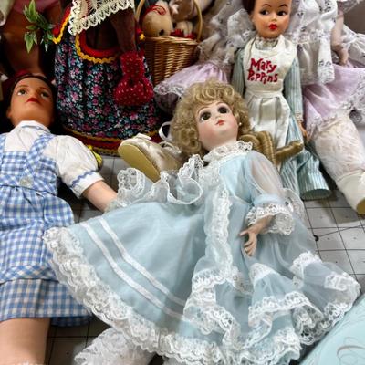 Large Pile of Loose Dolls 