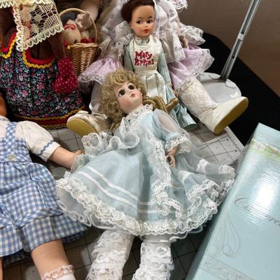 Large Pile of Loose Dolls 