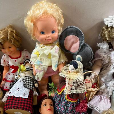 Large Pile of Loose Dolls 