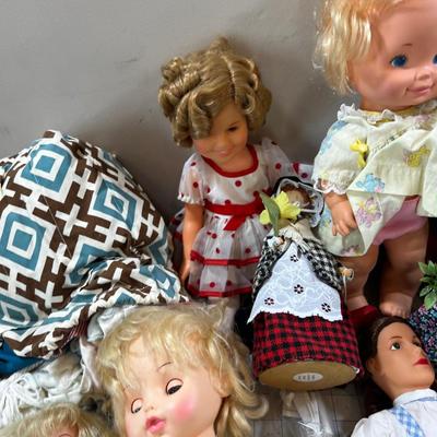 Large Pile of Loose Dolls 