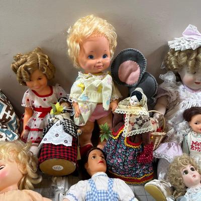 Large Pile of Loose Dolls 