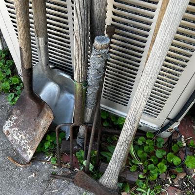 Short Handled Tools: Sledge, Ax, Scoop, Spade