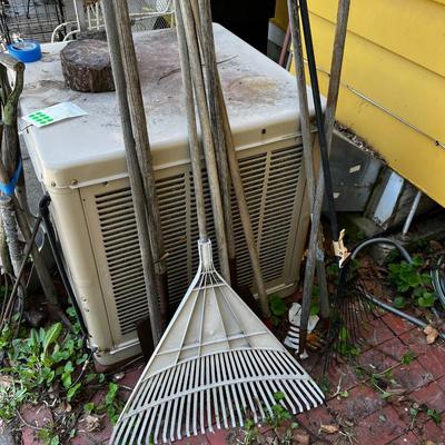 Long Handled Tools: Racks, Shovels and Hoes