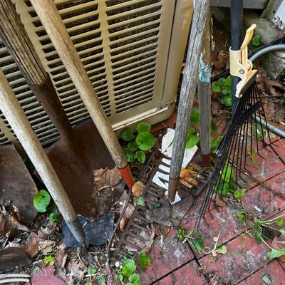 Long Handled Tools: Racks, Shovels and Hoes