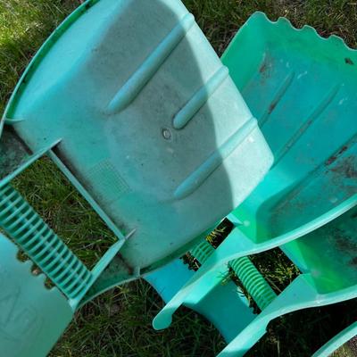 Mint Green Leaf Grabbers 