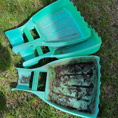 Mint Green Leaf Grabbers 