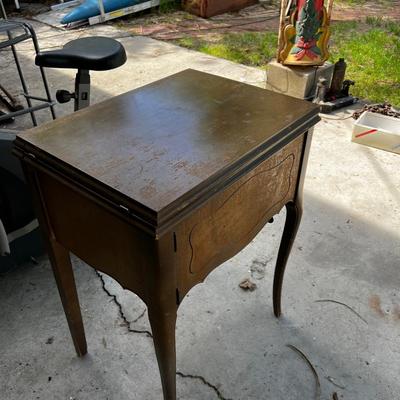 Universal Eversew Electric Sewing Machine 