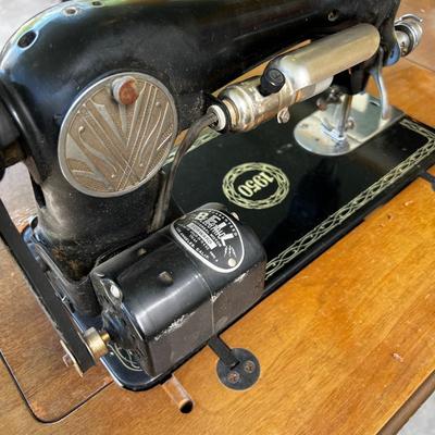 Universal Eversew Electric Sewing Machine 