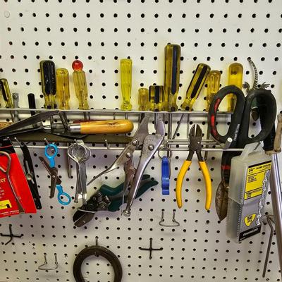 Collection of Hand Tools  (1G-JS)