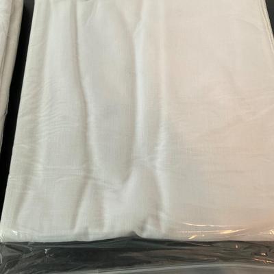 2- 52x70 and 1- 60x102 Tablecloths and Napkins.