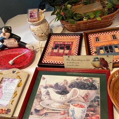 Lot of Neat Decor