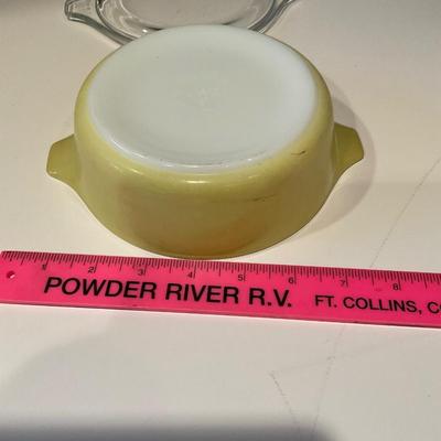 Vintage Pyrex bowl with lid.