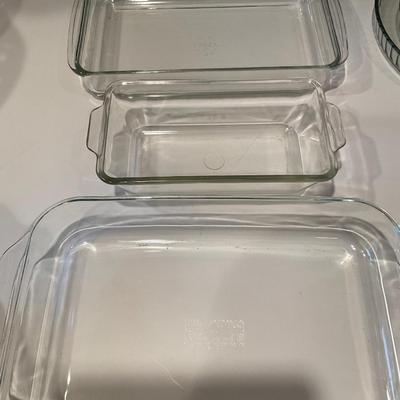 Three vintage Pyrex Dishes