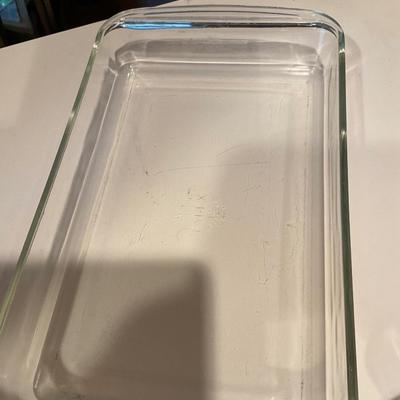Three vintage Pyrex Dishes