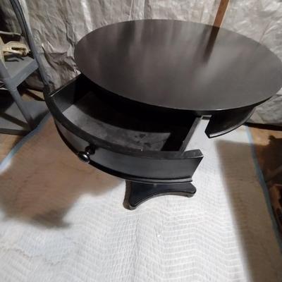 ROUND SIDE TABLE WITH A DRAWER