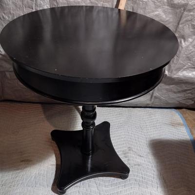 ROUND SIDE TABLE WITH A DRAWER (2)