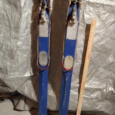 COLLECTIBLE WOODEN SKIS * GREAT CABIN WALL ART