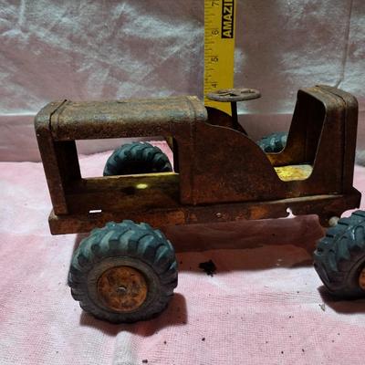 OLD RUSTY TOY TRACTOR