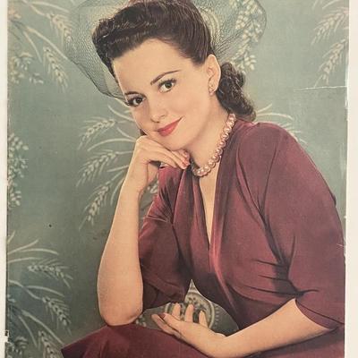 Sunday News 1942 Olivia de Havilland newspaper cover 