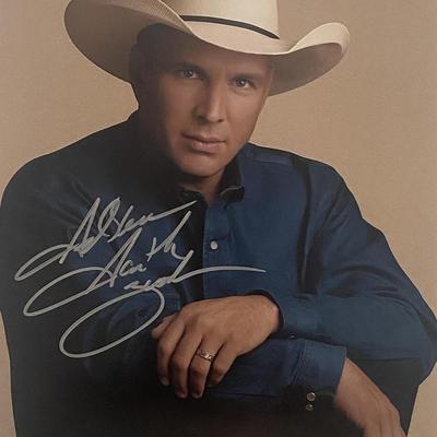 Country singer Garth Brooks signed photo