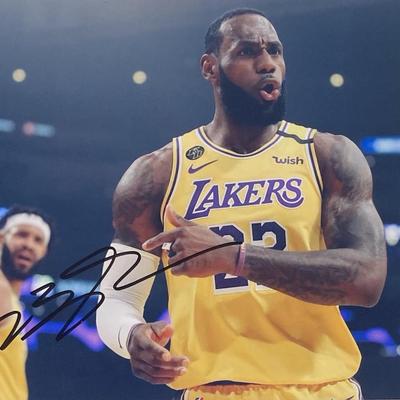 LA Lakers LeBron James signed photo