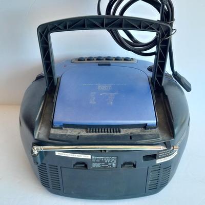 Emerson AM/FM/ CD/ CASSETTE Portable electric radio