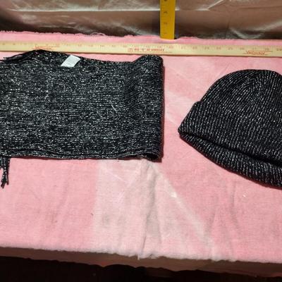LADIES WINTER HATS AND SCARF